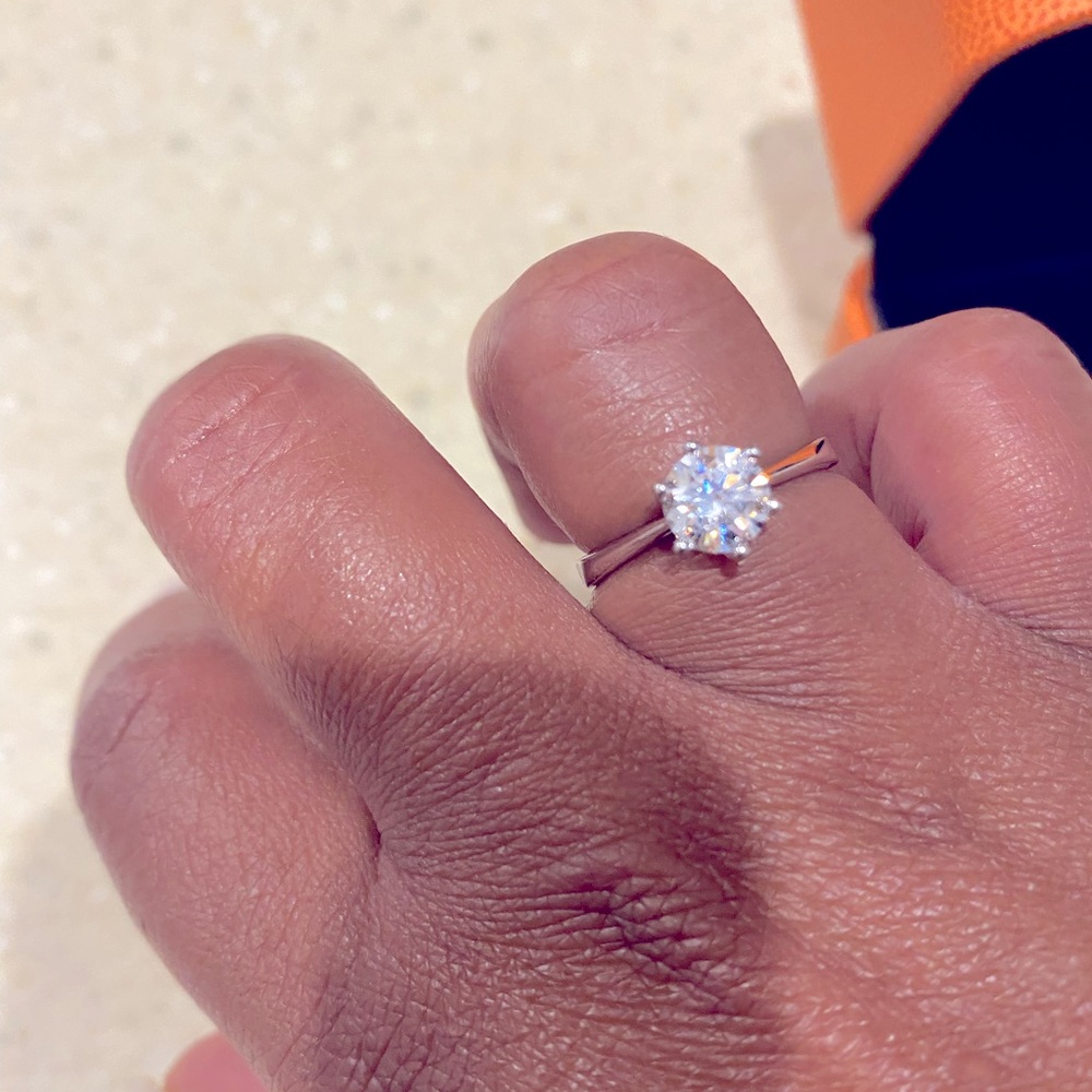 Brilliant 1ct Moissanite round cut
